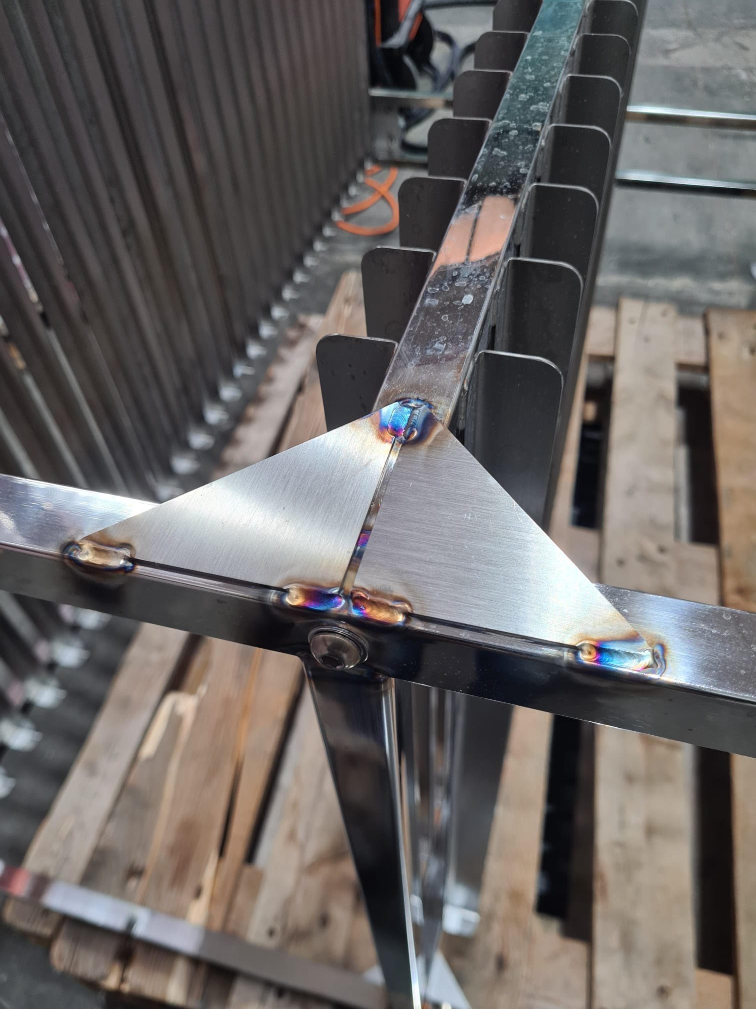 מעקות ברזל למדרגות - מסגרייה מקצועית